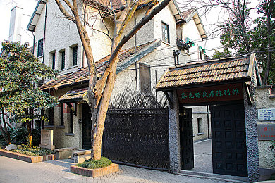 《使命召唤19现代战争2》哪个版本更值得购买？-1