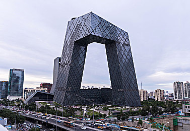 艳女直播间：直播新宠，游戏盛宴来袭-1
